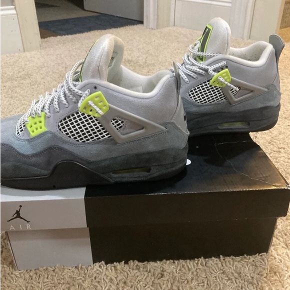 Jordan 4 Neon se - Picture 3 of 5